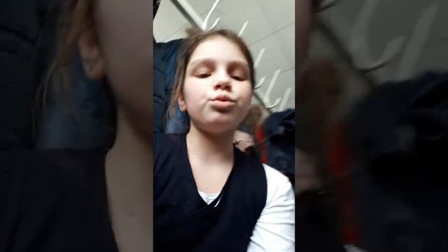 Одна тупая девочка по имени Лиза смотреть онлайн