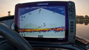 Поимка Сома на квок, в приглядку с Датчиком ЖИВОГО сонара Lowrance Live Sight.