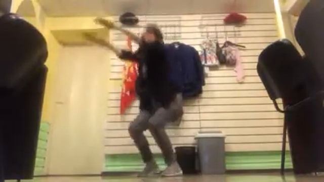 Лиза делает зарядку смотреть онлайн