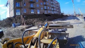 С помощью экскаватора поднимаю плиту) Погрузчик XCMG LW