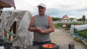 Ремонт колеса для садовой тачки на коленке за 5 минут.