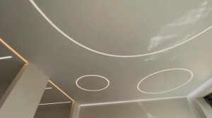 Световые круги на натяжном потолке