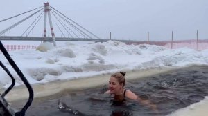 Моржи России.Купание в проруби. Череповец.Старый Новый год.??Russian walruses