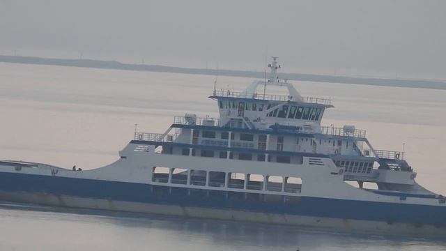 Жуковка. Маяк места боев.Паром Мария заходит в порт Крым. смотреть онлайн