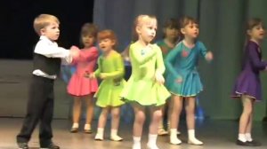 "Саванна"- танцует дети 2-3 года.