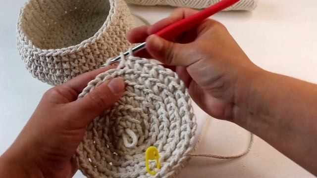 Как связать крышку для вязаной корзинки из шнура // МК крыши для корзинки