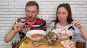 МУКБАНГ БОРЩ РЕБРЫШКИ СВИННЫЕ ГОВЯДИНА САЛО ЧЕСНОК MUKBANG BORSCHT RIBS BACON ответы на вопросы