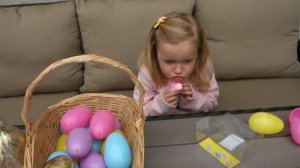 Cюрпризные яйца к Пасхе для охотников за пасхальными яйцами. Preparing Surprise EASTER EGG HUNT.