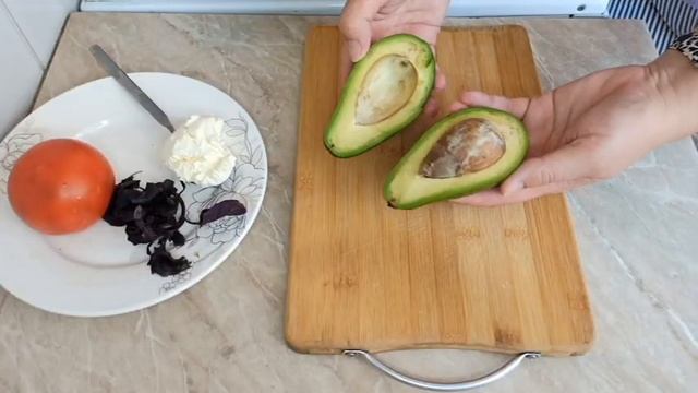 Вкусный завтрак за 10 минут! Зелёный ОМЛЕТ С ПОМИДОРАМИ,  СЫРОМ и Авокадо на сковороде!