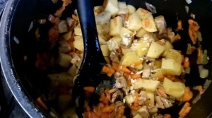 ОВОЩНОЕ РАГУ С МЯСОМ В МУЛЬТИВАРКЕ .
