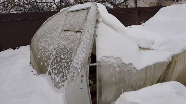 Теплица Обвалилась от снега 😱 Минус одна теплица - меньше работы будет ))) смотреть онлайн