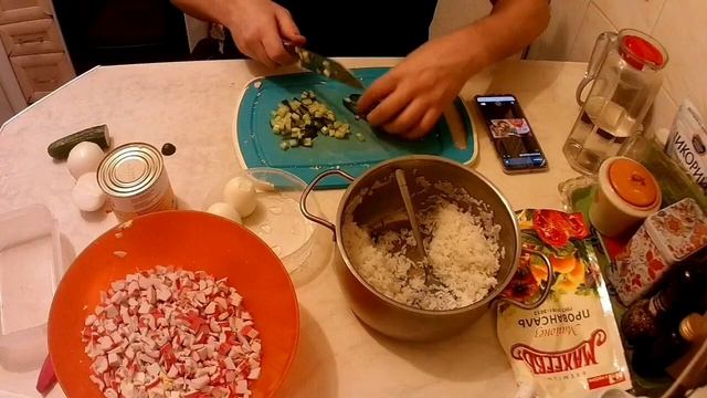 Готовим сидя на коляске. Салат крабовый. Жизнь на коляске не приговор.