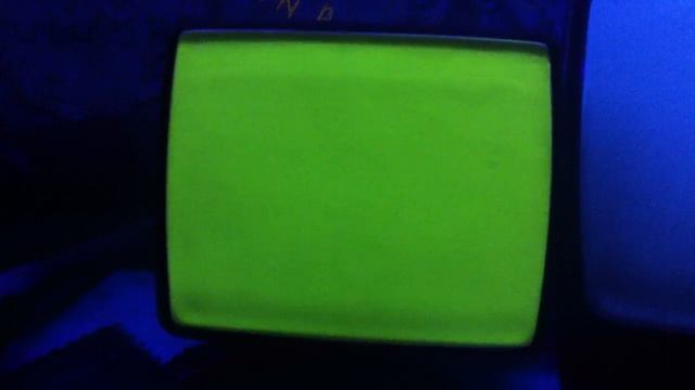 Свечение трубок ЭЛТ под лампой Вуда смотреть онлайн