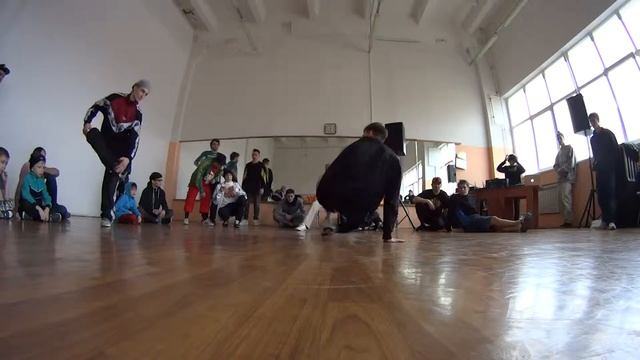 Меньше оборота vs Уж Луч, Footwork! смотреть онлайн