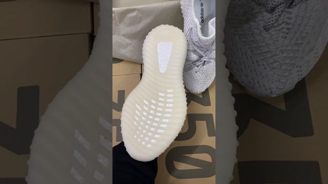 Кроссовки Adidas Yeezy Boost 350 v2 Static Reflective смотреть онлайн