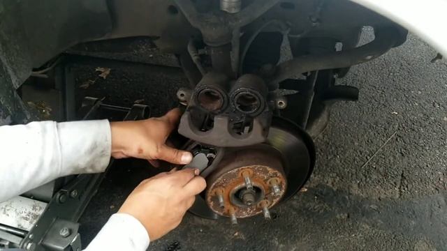 Front Ceramic Brakes Replacement / 2001 Ford Explorer V8 / EASY смотреть онлайн