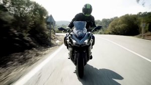 Kawasaki vs Suzuki: Kawasaki Ninja 1000SX vs Suzuki GSX-S1000F | Visordown.com