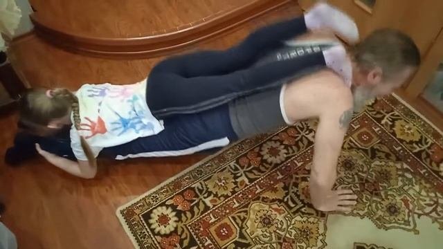 Отжимания с отягощением