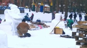 Скульптуры из снега в детском городке "Сказка"