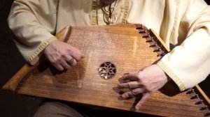 Русские гусли. Так звучат гусли трапециевидной формы. Просто посмотрите...