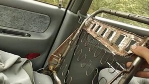 скрипит  сидение, болтается подголовник 17.09.2022