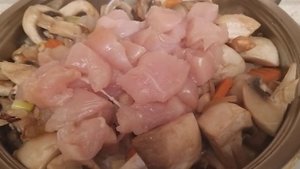 ГРИБЫ " ШАМПИНЬОНЫ С КУРИНОЙ ГРУДКОЙ И ОВОЩАМИ.