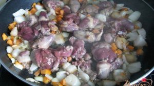 Пирожки с паштетом из куриной печени и сердечек