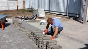 УКЛАДКА ПЛИТКИ НА УЧАСТКЕ?? НАВЕС СВОИМИ РУКАМИ??☝️☝️☝️