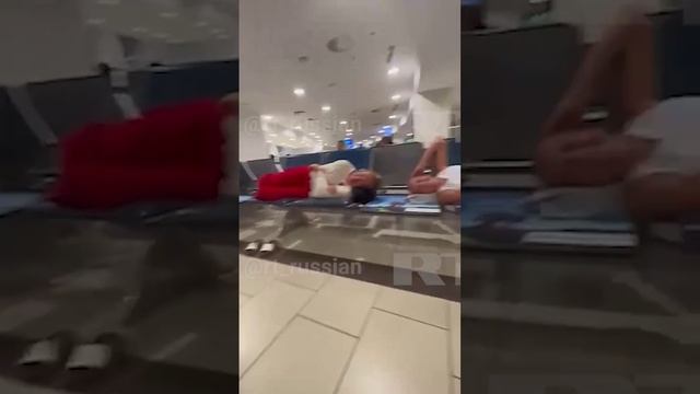 Туристы из России уже больше суток не могут вылететь из Антальи в Екатеринбург