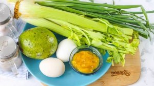 Салат из авокадо и сельдерея