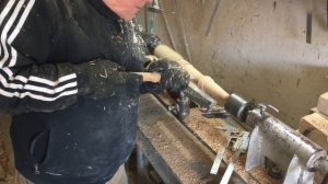 Точение на Токарном Станке. Фигурная Ножка для Табуретки за 4 Минуты!