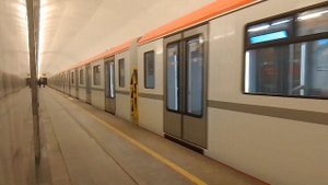 Перегонка балтийца 25004-25003 на станции метро СПБ балтийская