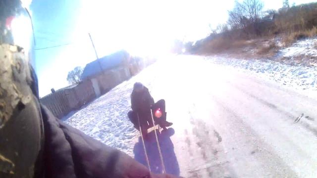 покатуха на мопеде с санками смотреть онлайн