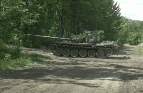 Минобороны опубликовало видео уничтожения танками Т-72БЗ опорного пункта ВСУ