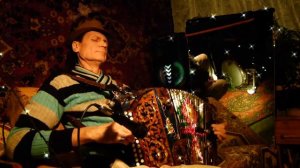 "Ивушка зелёная" и "Под окошком месяц"