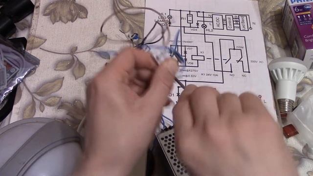 Как подключить тройной  сенсорный выключатель и три  нагрузки . 1 .
