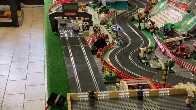 SLOT CARS CUSTOM GRANNIES - Race in the LEGO SPEEDWAY CITY смотреть онлайн