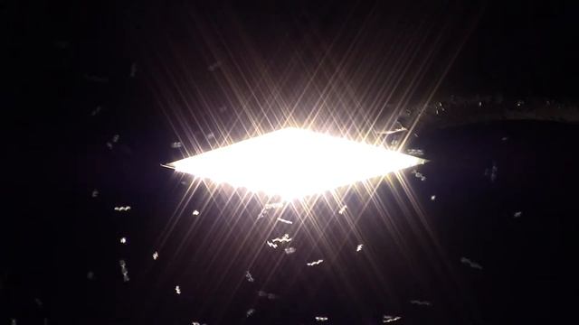 Ночные узоры 3. Ночные бабочки под фонарём. (Футаж). смотреть онлайн