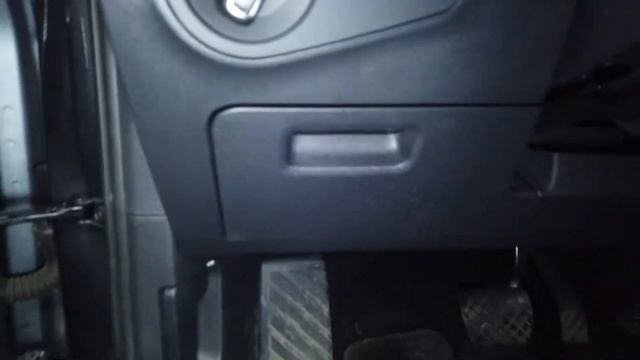 2018 Volkswagen Tiguan - Fuse box location and diagrams for Dashcam installation (Thinkware X700) смотреть онлайн