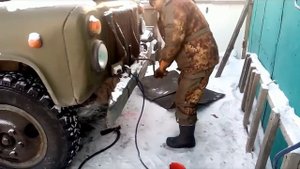 Заводим ГАЗ 53 утром в мороз.