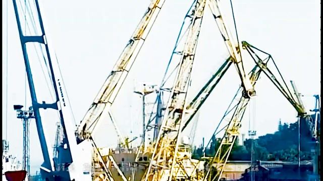 Порт Одесса. Подход т/х "Казахстан" 1994 г. смотреть онлайн