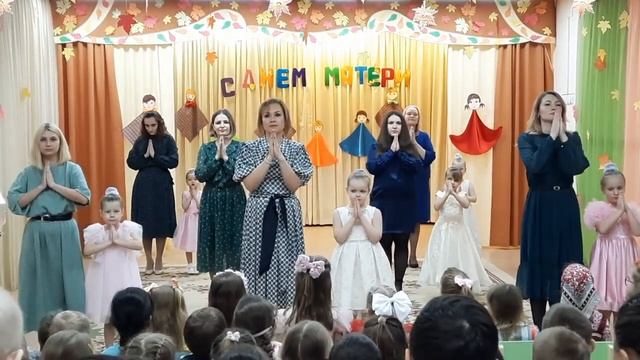 Танец мам с дочками на день Матери смотреть онлайн