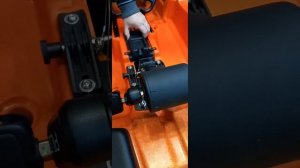 Компактный каяк для рыбалки и отдыха на воде с педальным приводом и подключением электромотора.