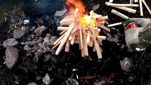 Розжиг костра без бумаги и бересты