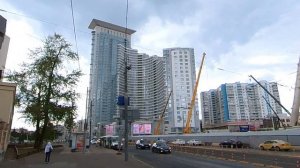 Такса Дуся тестирует модную шлейку