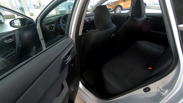 Toyota Auris II lift 1.4 D-4D Active 2017 r. kombi (Astaz Mysłowice) смотреть онлайн