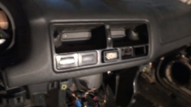 Разборка Volkswagen Bora и Golf 4 . Как снять центральный дефлектор с кнопками ? смотреть онлайн