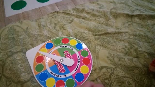 Как играть в "супер твистер" смотреть онлайн