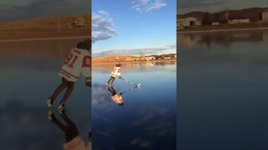 На коньках по замерзшему озеру