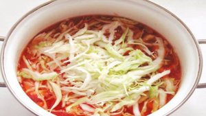 Борщ с копченой колбасой